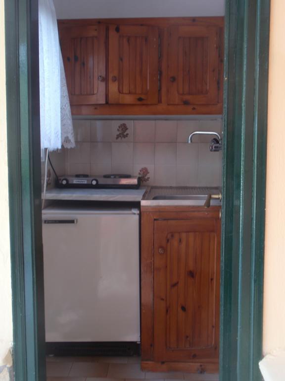 Korina Studios Paleokastritsa Bilik gambar